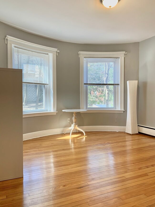 Building Photo - 164 Winthrop Rd Unit 6