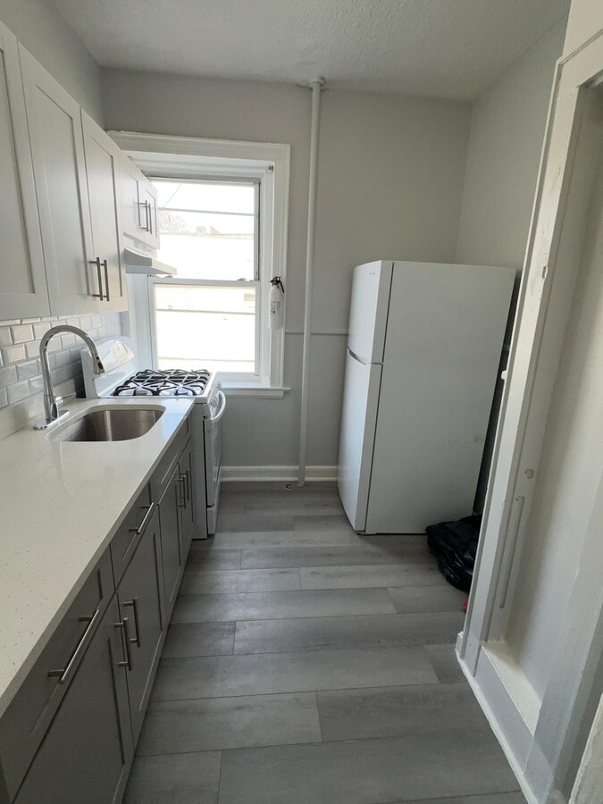 Photo - 684 Summer Ave