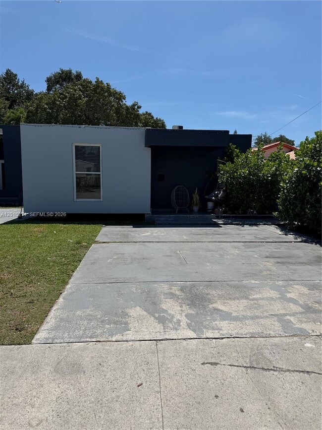 Building Photo - 2341 SW 17th Ave Unit 2343