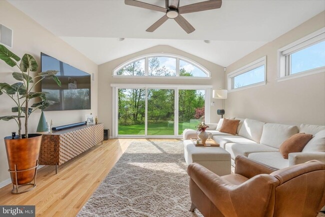 Photo - 200 Victoria Ct