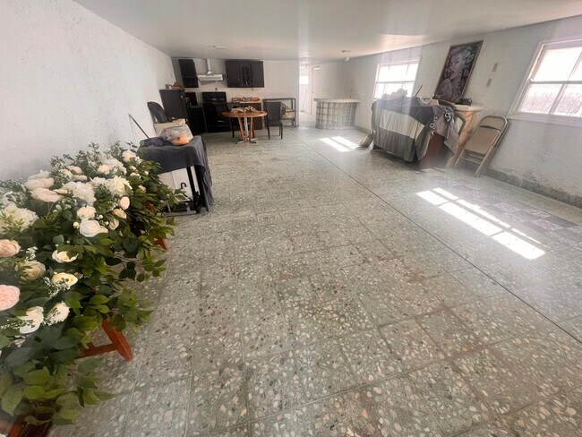 Photo - 1817-1/2 Lincoln St House