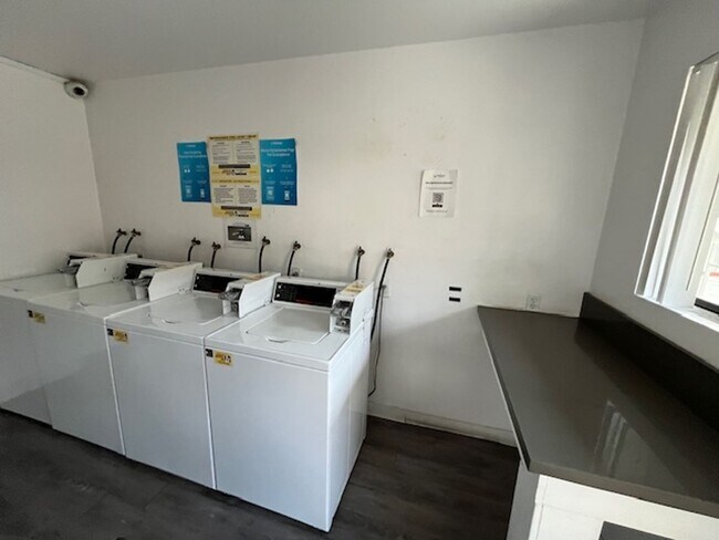 Photo - 17211 Chatsworth Street