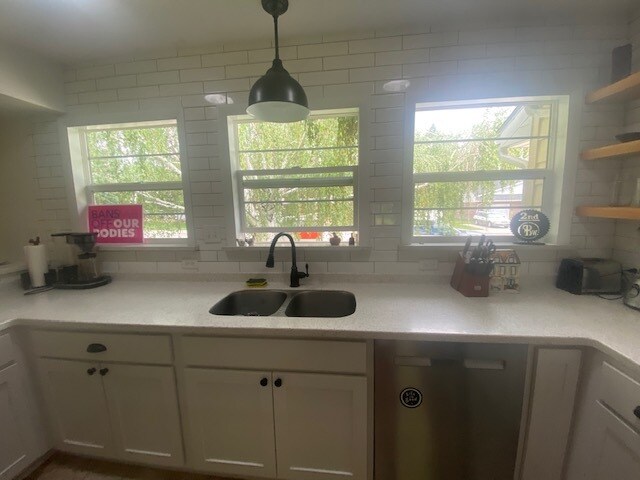 Photo - 669 Parks St