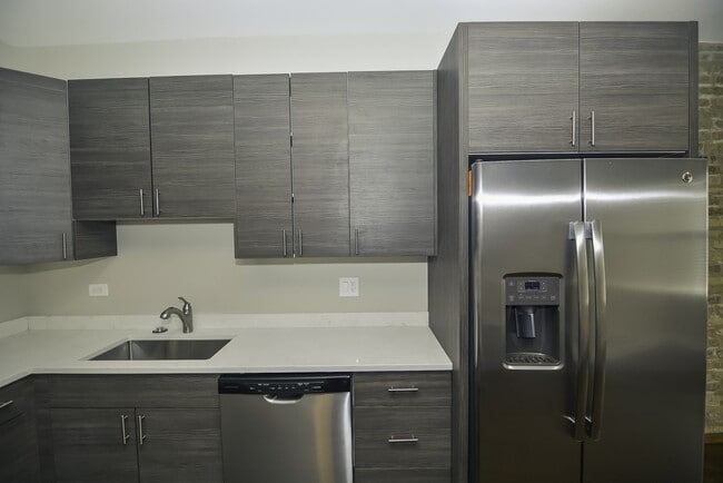 Photo - 2230 N Sawyer Ave Unit A06W