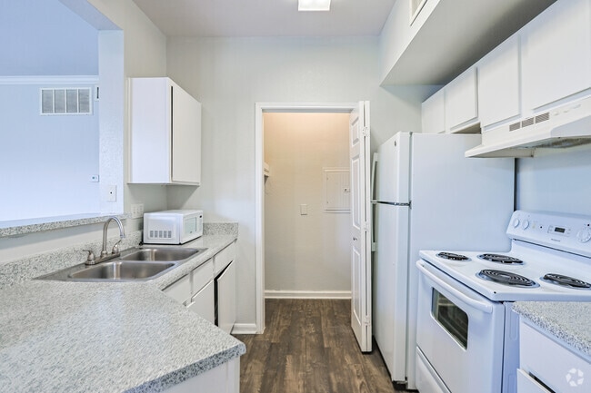 3BR, 2BA - Flat - 1,333SF - Kitchen - Villas at Willow Springs