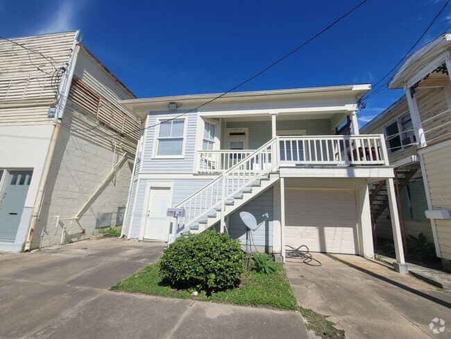 Building Photo - East End Upstairs 2 Bedroom Cottage Rental