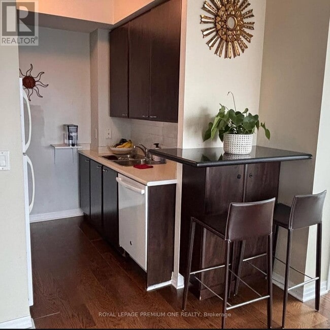 Photo - 220 Burnhamthorpe Rd W Unité 2607