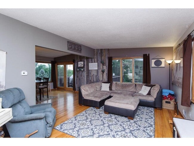 Photo - 430 21st Ave SW