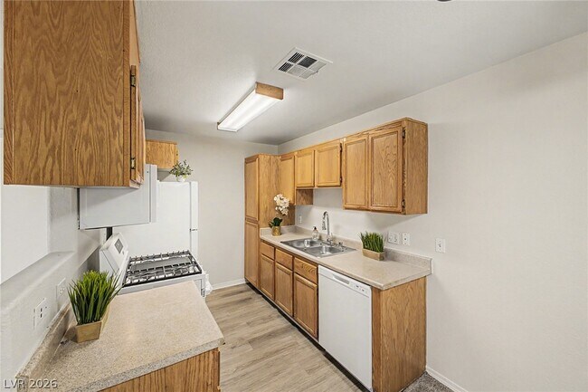 Photo - 4730 E Craig Rd Unit 2029