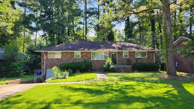 Building Photo - 1914 La Mesa Ln