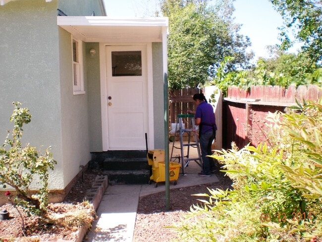 Photo - 553 W Whittier Ave