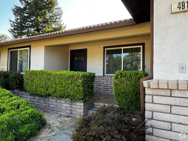 Building Photo - Charming 3BR Home in Serene Cloverdale - M...
