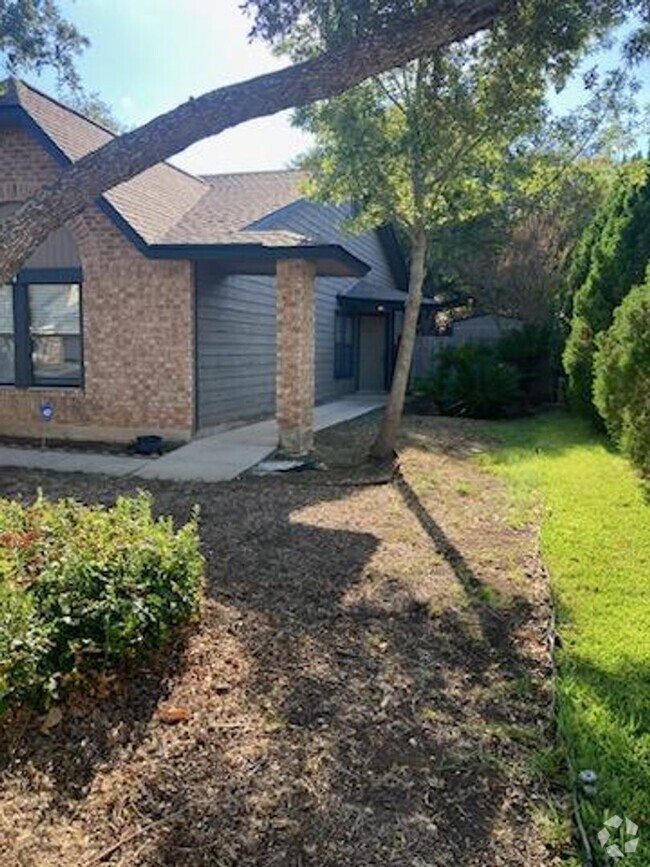 Building Photo - Spacious open concept ranch - pets allowed Rental