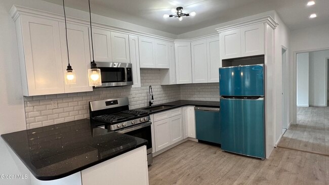 Photo - 143 5th Ave Unidad 2