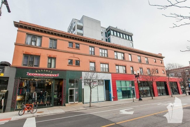 Building Photo - 3001 N Broadway St Unit 2F