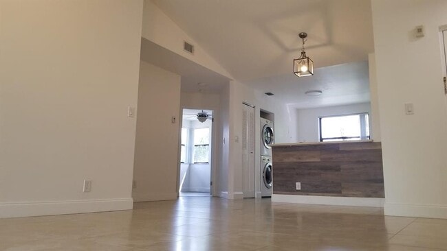 Building Photo - 10121 W Sunrise Blvd Unit 306