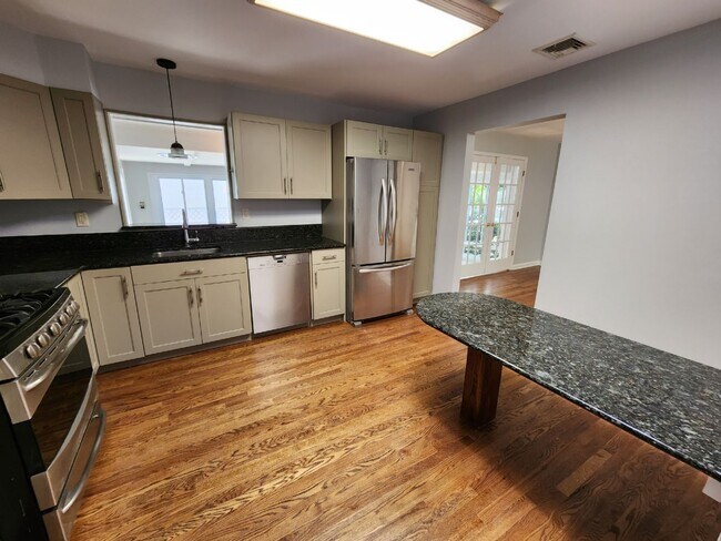 Photo - 67 Maple Ave