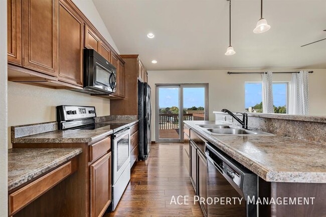 Photo - 3119 New England St