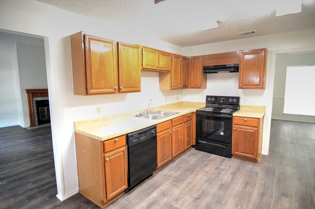 Photo - 8901 Greentree Dr