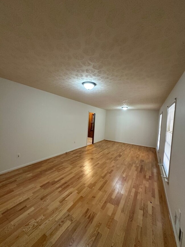 Photo - Available now, 3/2 with large unfinished basement, in University Heights