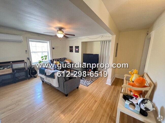 Building Photo - 625 Marshall Ave Unit Upper Rental
