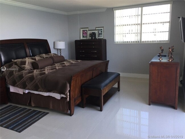 Building Photo - 3901 S Ocean Dr Unit 14E