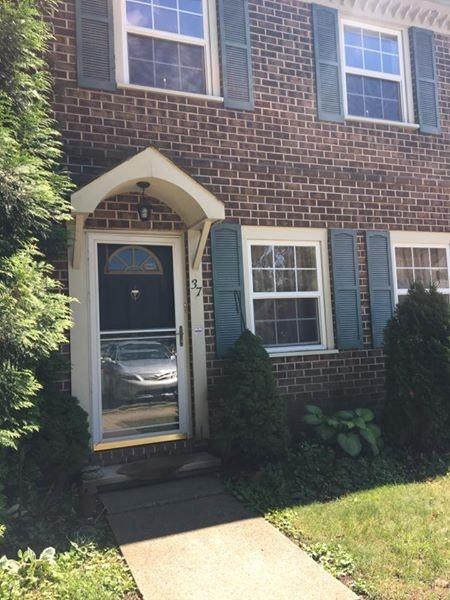 Photo - 37 Stonegate Vlg Townhome
