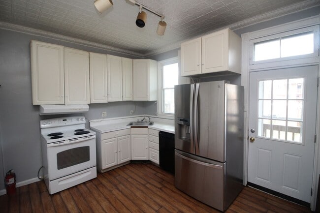 Building Photo - 2026/2027 JHU Off-campus Large 5bd/2.5ba home w/ Parking Spot! Available 6/9/26