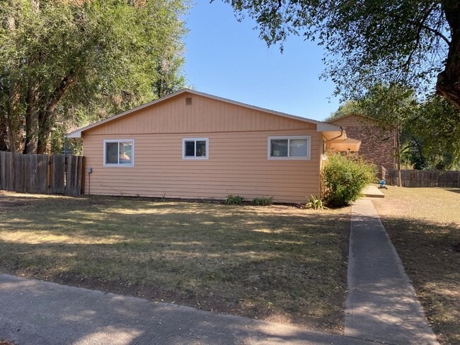 Photo - 1716-1718 Morningside Dr Unit 1718