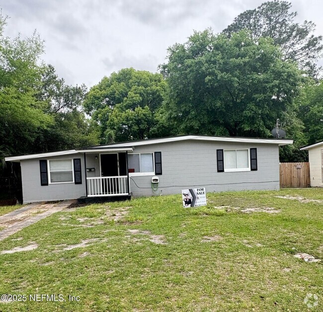 Building Photo - 2540 Spirea St Rental