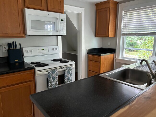 Photo - 113 Maple Ave Unit B