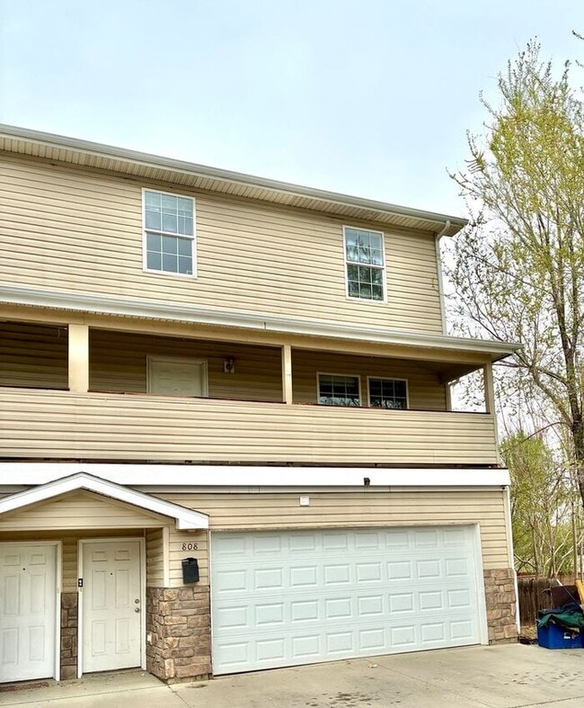 Building Photo - Great 3 bed 2.5 bath Townhome Style Duplex in Loveland