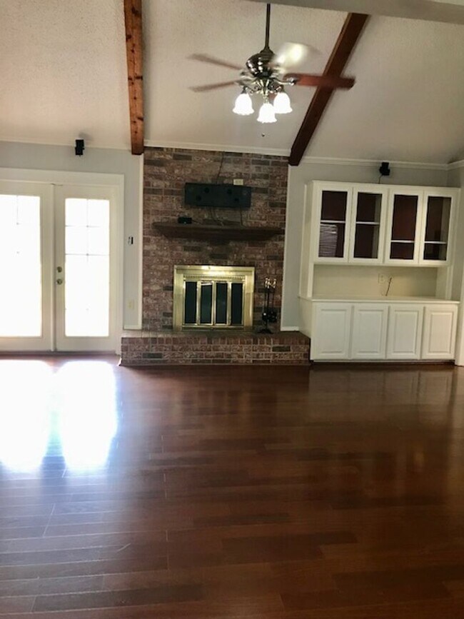 Beatiful 3 bed 2 bath home on West Deborah Rental House Rental in