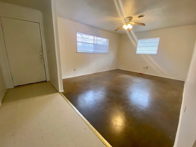 Photo - 2013 W Emma Ave