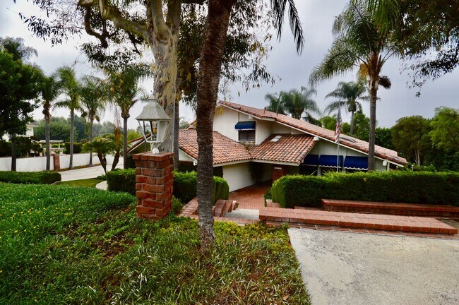 Photo - Beautifully Remodeled 4 Bedroom Pool Home ...