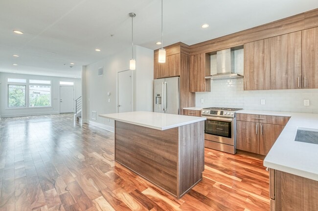Building Photo - Queen Village Townhome with Parking