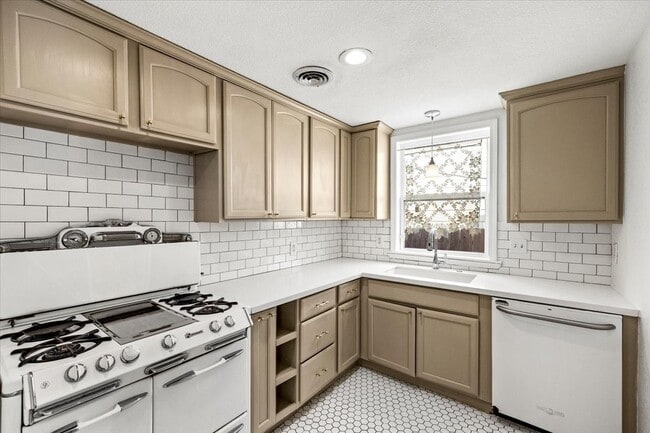 Photo - 5522 Avenue O 1/2