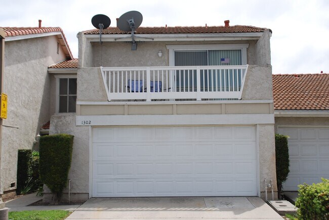 Building Photo - Coming Soon! North Oxnard spacious 3 bedroom 2.5 bathroom with an attached 2 car garage