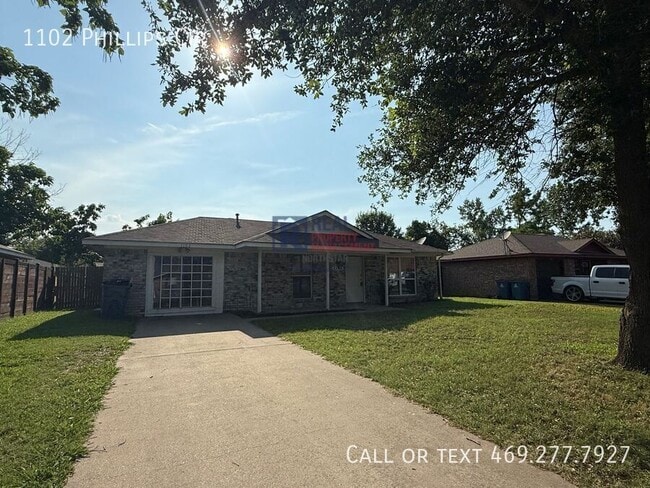 Photo - 1102 Phillips Cir House
