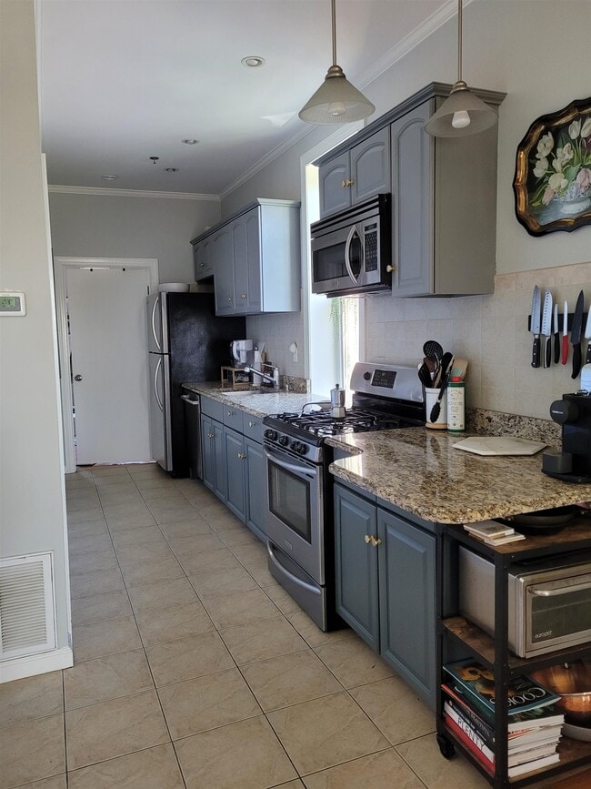 Photo - 580 Jersey Ave