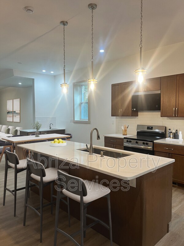 Photo - 1725 S Tucker Blvd