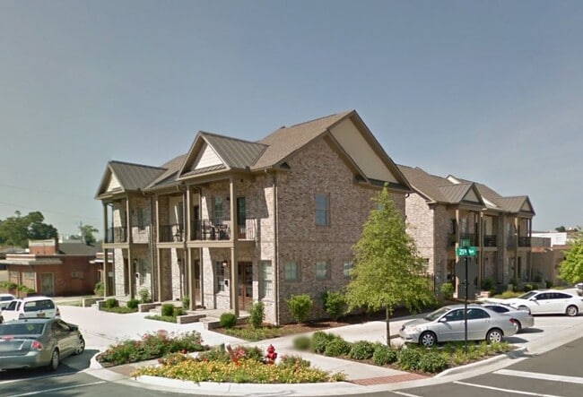 Building Photo - Nice 3 Bed 3 Bath Available Fall 2026!