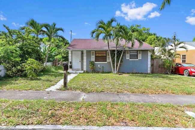 Building Photo - 811 32nd St Rental