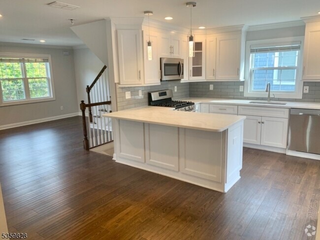 Building Photo - 46 Elm Rd Unit 2 Rental
