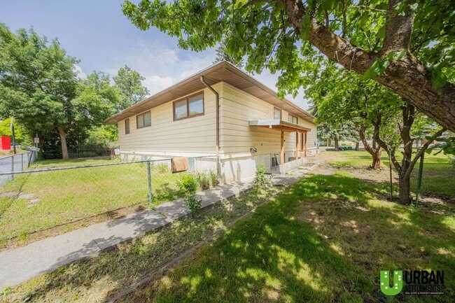 Building Photo - Great location Rental