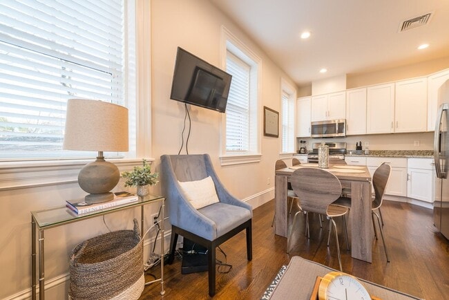 Photo - Luxurious 3-bed, 4-bath Newton Townhouse