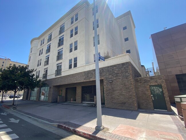 Photo - 400 W 9th St Unit #400