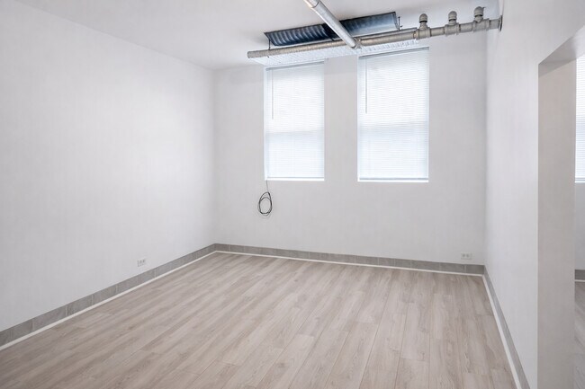 Photo - 1934 E 74th St