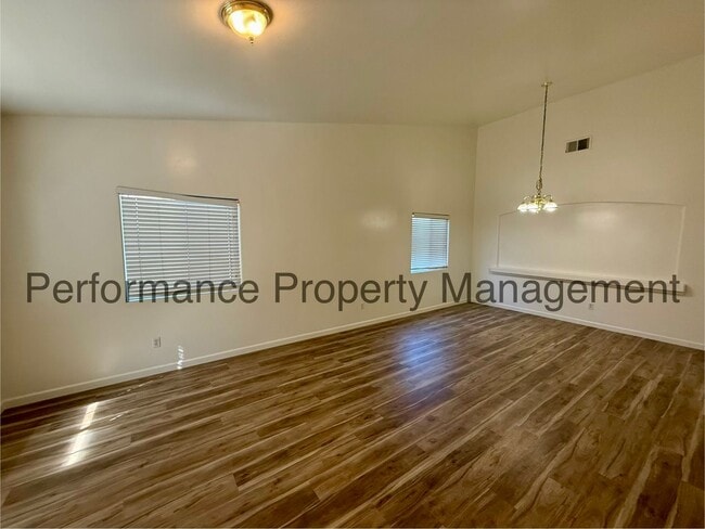 Photo - Stunning 5 Bed/2 Bath NW Bakersfield Home