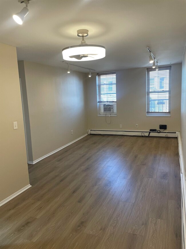 Photo - 787 Summit Ave Unidad 7